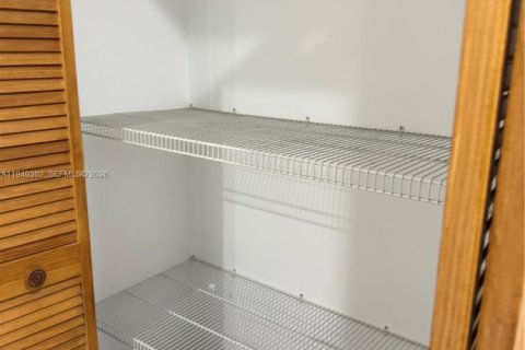 Casa en alquiler en Miami, Florida, 4 dormitorios, 150.5 m2 № 1998149 - foto 10