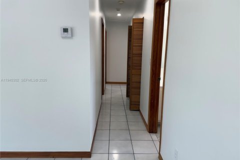 Casa en alquiler en Miami, Florida, 4 dormitorios, 150.5 m2 № 1998149 - foto 9