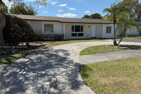 Дом в Майами, Флорида 4 спальни, 150.5м2 № 1998149