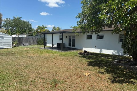 Casa en alquiler en Miami, Florida, 4 dormitorios, 150.5 m2 № 1998149 - foto 5