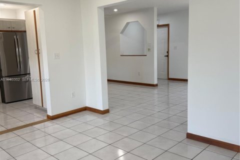 Casa en alquiler en Miami, Florida, 4 dormitorios, 150.5 m2 № 1998149 - foto 15