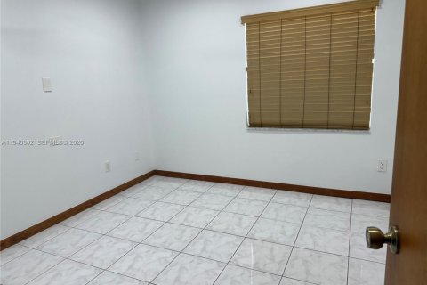 Casa en alquiler en Miami, Florida, 4 dormitorios, 150.5 m2 № 1998149 - foto 11