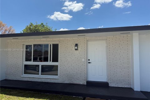 Casa en alquiler en Miami, Florida, 4 dormitorios, 150.5 m2 № 1998149 - foto 23