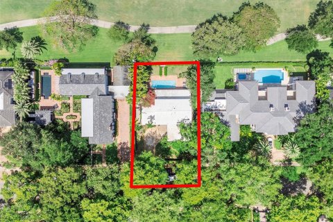 House in Coral Gables, Florida 4 bedrooms, 303.79 sq.m. № 1878604 - photo 16