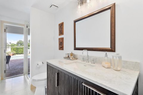 House in Coral Gables, Florida 4 bedrooms, 303.79 sq.m. № 1878604 - photo 7