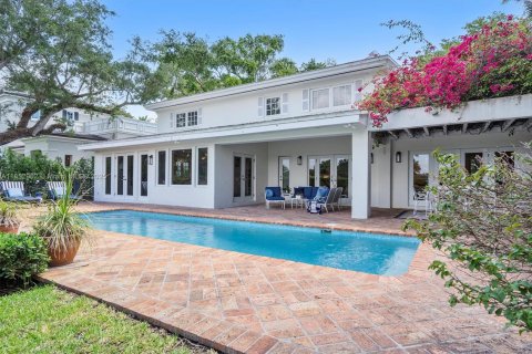 House in Coral Gables, Florida 4 bedrooms, 303.79 sq.m. № 1878604 - photo 12