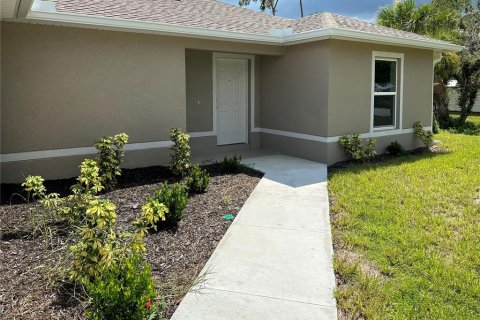 Villa ou maison à Port Charlotte, Floride 3 chambres, 112.78 m2 № 2403135