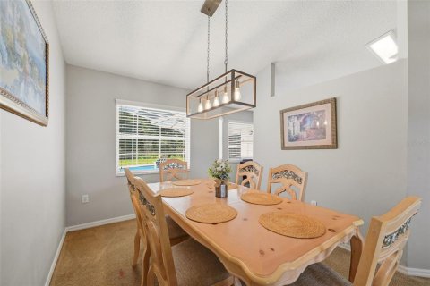 House in Davenport, Florida 4 bedrooms, 147.53 sq.m. № 2201783 - photo 10