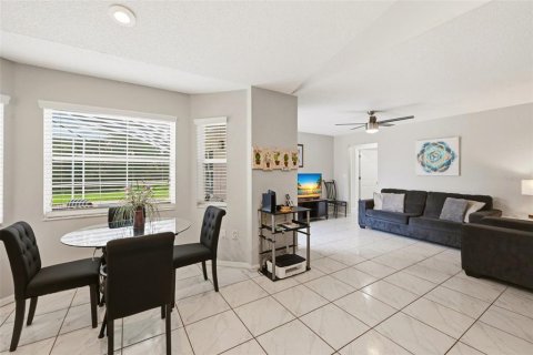 House in Davenport, Florida 4 bedrooms, 147.53 sq.m. № 2201783 - photo 18