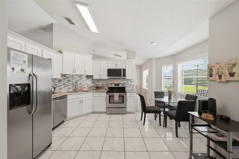 House in Davenport, Florida 4 bedrooms, 147.53 sq.m. № 2201783 - photo 12