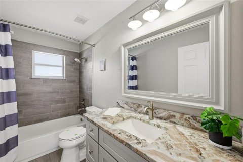 House in Davenport, Florida 4 bedrooms, 147.53 sq.m. № 2201783 - photo 28