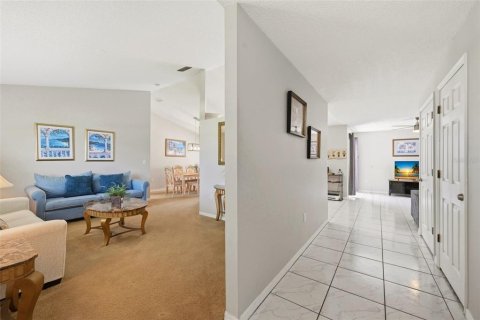 House in Davenport, Florida 4 bedrooms, 147.53 sq.m. № 2201783 - photo 4
