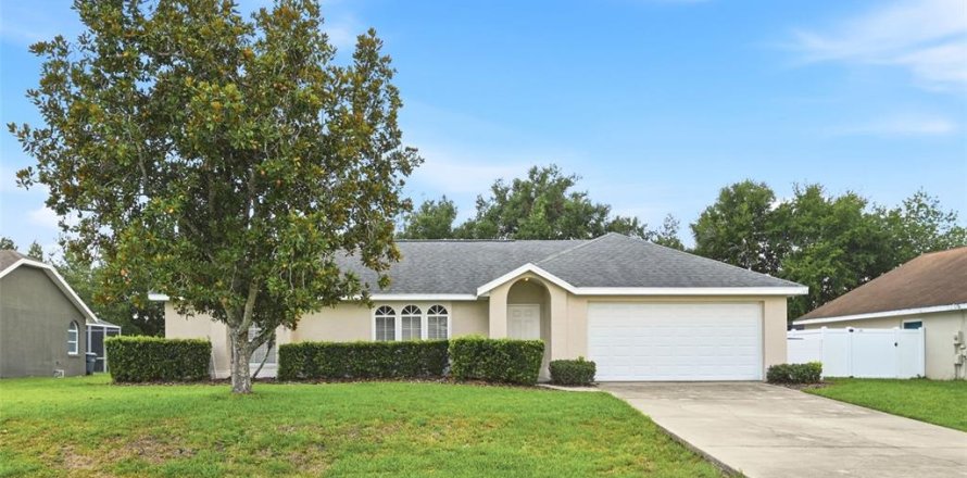 House in Davenport, Florida 4 bedrooms, 147.53 sq.m. № 2201783