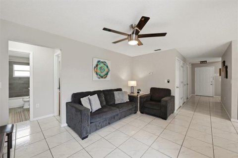 House in Davenport, Florida 4 bedrooms, 147.53 sq.m. № 2201783 - photo 21