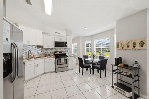 House in Davenport, Florida 4 bedrooms, 147.53 sq.m. № 2201783 - photo 11