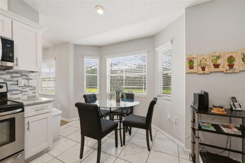 House in Davenport, Florida 4 bedrooms, 147.53 sq.m. № 2201783 - photo 16