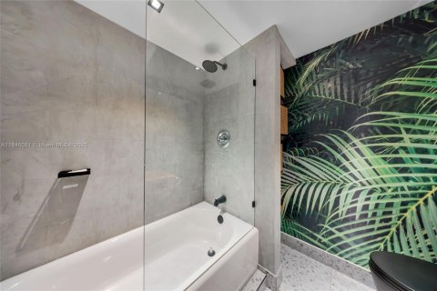 Condo in North Miami, Florida, 2 bedrooms  № 1846092 - photo 29