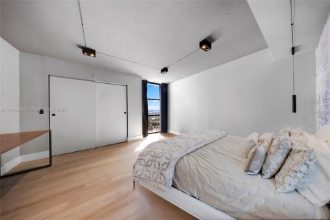 Condo in North Miami, Florida, 2 bedrooms  № 1846092 - photo 24