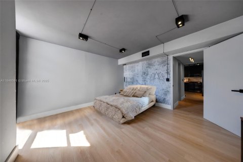 Condo in North Miami, Florida, 2 bedrooms  № 1846092 - photo 25