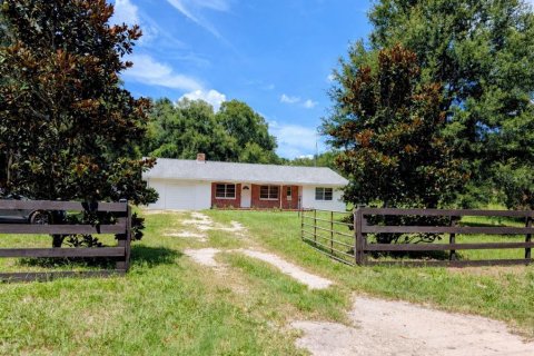 House in Pierson, Florida 3 bedrooms, 136.29 sq.m. № 2339645