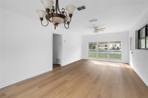 Casa en venta en Gainesville, Florida, 3 dormitorios, 120.4 m2 № 1686962 - foto 4