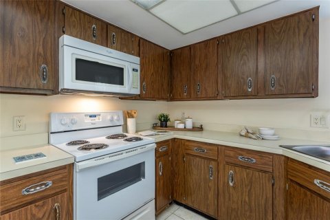 Condo in Palm Coast, Florida, 2 bedrooms  № 1827134 - photo 11