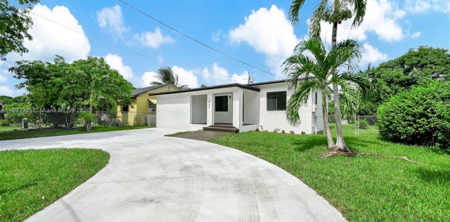 House in Miami, Florida 4 bedrooms, 60.39 sq.m. № 1946638