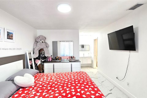 Condo in Hialeah, Florida, 2 bedrooms  № 1860334 - photo 11