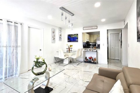 Condo in Hialeah, Florida, 2 bedrooms  № 1860334 - photo 5