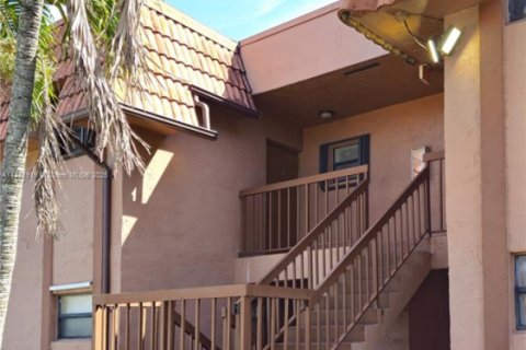 Condo in Hialeah, Florida, 2 bedrooms  № 1860334 - photo 23