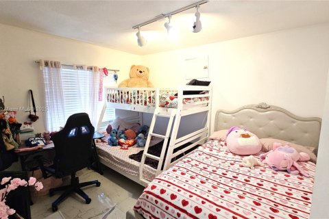 Condo in Hialeah, Florida, 2 bedrooms  № 1860334 - photo 15