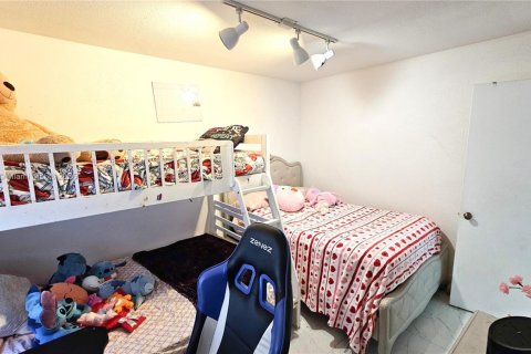 Condo in Hialeah, Florida, 2 bedrooms  № 1860334 - photo 17