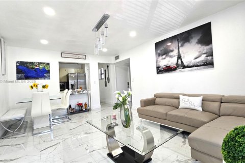 Condo in Hialeah, Florida, 2 bedrooms  № 1860334 - photo 4