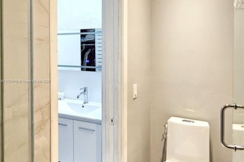Condo in Hialeah, Florida, 2 bedrooms  № 1860334 - photo 14