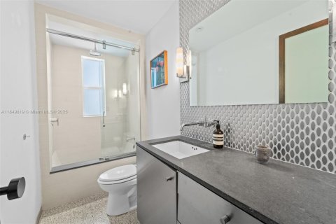 Condominio en venta en Miami Beach, Florida, 2 dormitorios, 85.47 m2 № 1961990 - foto 11