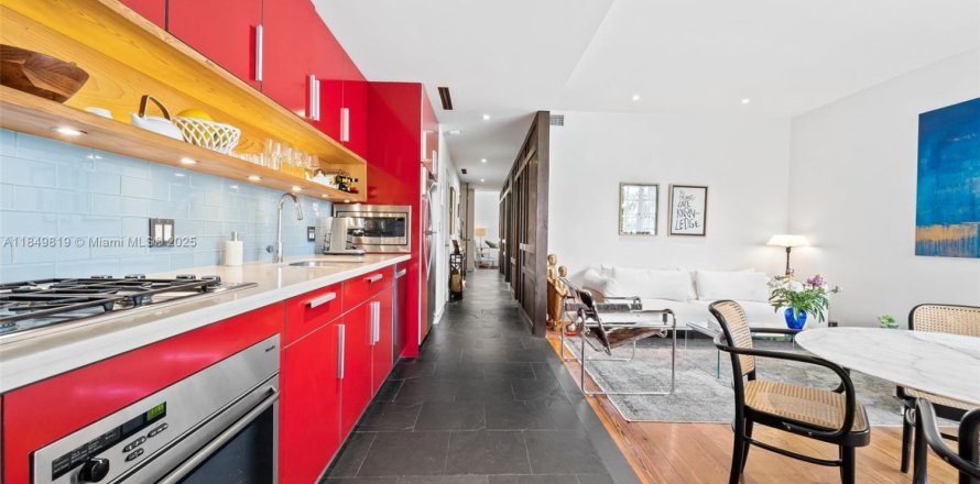 Condominio en Miami Beach, Florida, 2 dormitorios  № 1961990