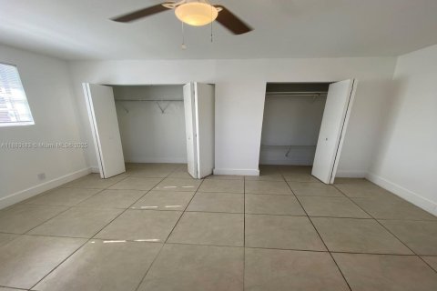 Commercial property in Hollywood, Florida 291.53 sq.m. № 1931235 - photo 30