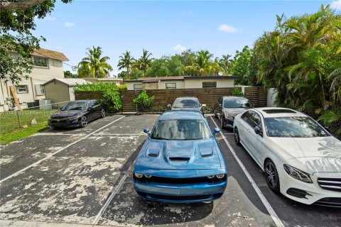 Commercial property in Hollywood, Florida 291.53 sq.m. № 1931235 - photo 19