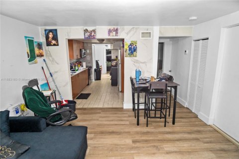 Commercial property in Hollywood, Florida 291.53 sq.m. № 1931235 - photo 3