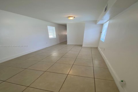 Commercial property in Hollywood, Florida 291.53 sq.m. № 1931235 - photo 21