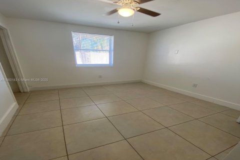 Commercial property in Hollywood, Florida 291.53 sq.m. № 1931235 - photo 24