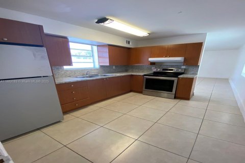 Commercial property in Hollywood, Florida 291.53 sq.m. № 1931235 - photo 22
