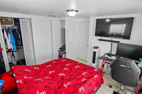 Commercial property in Hollywood, Florida 291.53 sq.m. № 1931235 - photo 11