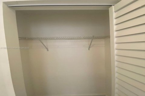 Commercial property in Hollywood, Florida 291.53 sq.m. № 1931235 - photo 26
