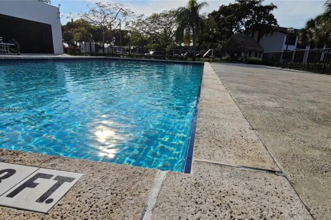 Copropriété à vendre à Oakland Park, Floride: 2 chambres, 82.68 m2 № 1975429 - photo 25