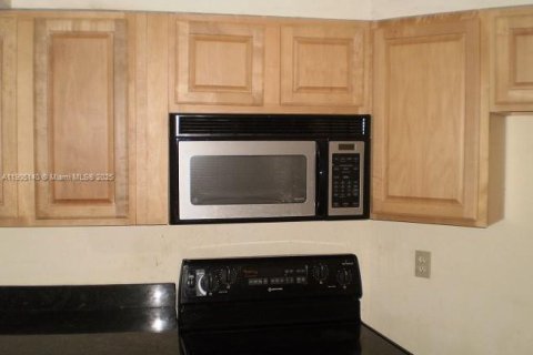 Copropriété à vendre à Oakland Park, Floride: 2 chambres, 82.68 m2 № 1975429 - photo 3