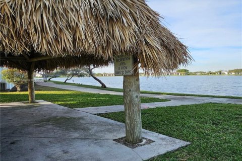 Copropriété à vendre à Oakland Park, Floride: 2 chambres, 82.68 m2 № 1975429 - photo 26