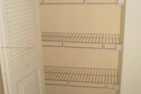 Copropriété à vendre à Oakland Park, Floride: 2 chambres, 82.68 m2 № 1975429 - photo 14