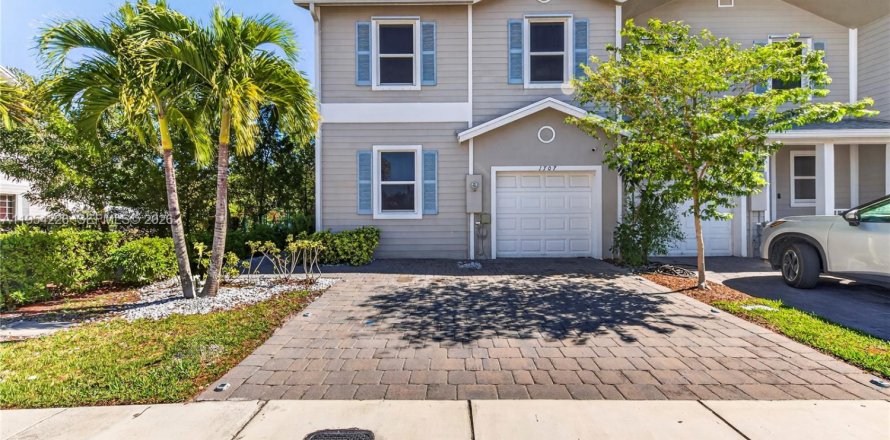 Таунхаус в Хомстед, Флорида 4 спальни, 178.74м2 № 2009731