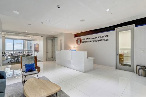 Propiedad comercial en alquiler en Orlando, Florida № 1690896 - foto 2